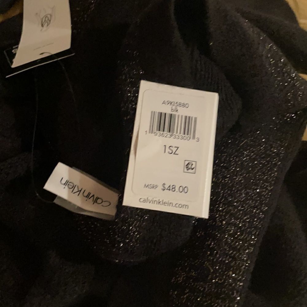 Infinity Loop scarf by Calvin Klein - Picture 4 of 7